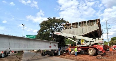 Vigas de 460 metros son colocadas en la zona del Botánico