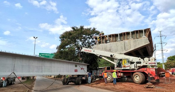 Vigas de 460 metros son colocadas en la zona del Botánico