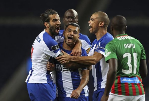 Corona lleva al Porto al liderato - Fútbol - ABC Color