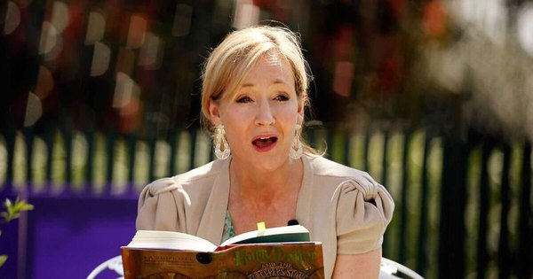 J.K. Rowling revela que fue víctima de agresión sexual y violencia doméstica