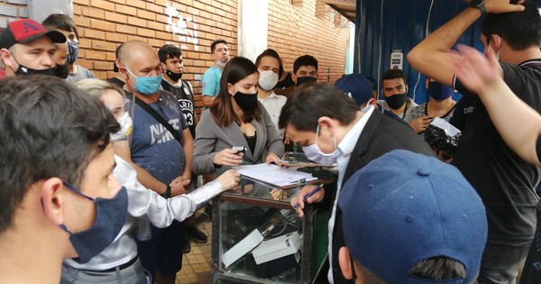 Extorsión sexual: Allanan local en galería del Mercado 4