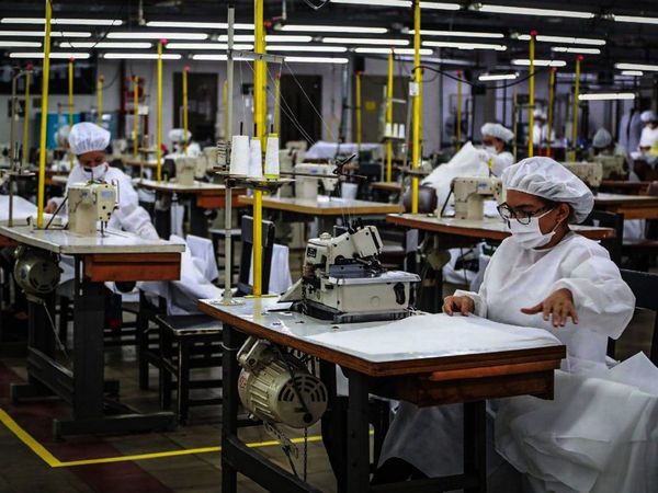 Fabricarán 3 millones de batas de protección y camas para el MSP