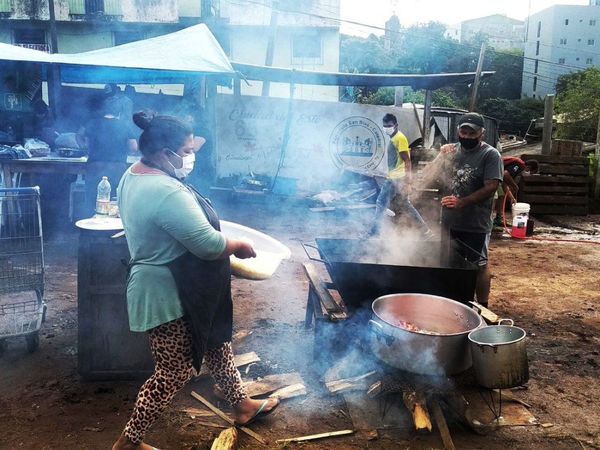 Mil ollas populares dan alimento a miles de personas en Ciudad del Este