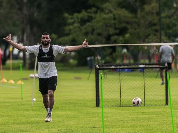 Libertad arrancó con el plantel completo