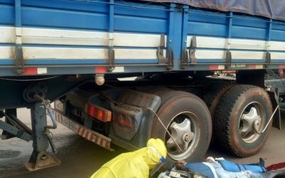 Fallece motociclista que salió al paso de camión
