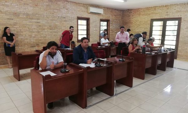 Concejales reenvían adjudicación de almuerzo escolar y se retrasa distribución de víveres