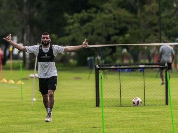 Libertad arrancó con el plantel completo