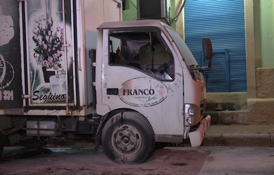 Incendio en camión de una florería de Asunción