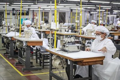 Confeccionistas se preparan para proveer batas a Salud