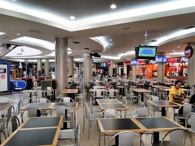 Dueños de shoppings denuncian 'discriminación' de Salud por postergar reactivación de patios de comidas