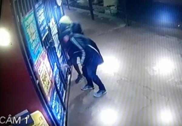 Delincuentes rompen seis candados para robar millonaria suma de un comercio – Diario TNPRESS