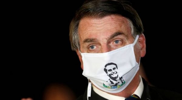 Bolsonaro amenaza con retirar a Brasil de la OMS