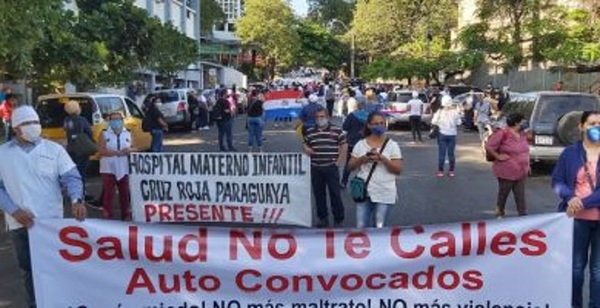 Personal de Salud se moviliza en reclamo de equipos de bioseguridad y plus salarial