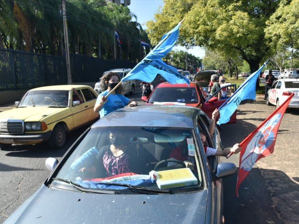 Sindicatos realizan caravana contra proyecto de reforma del Estado