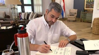 Abdo promulga ley que regularizará a 1.700 trabajadores de blanco - Digital Misiones