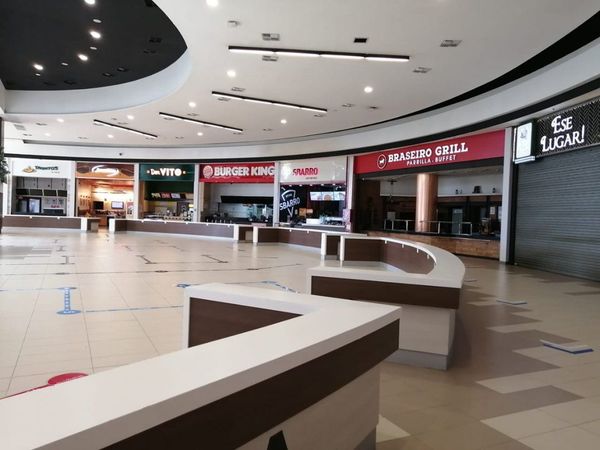 Tildan de "discriminatorio" no poder abrir patios de comidas en fase 3