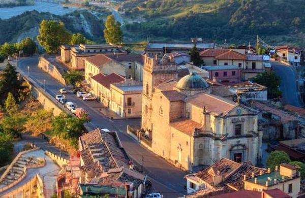 En Italia venden casas a 1 euro en zona 'libre de Covid-19' - C9N