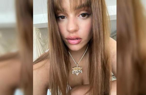 Las imágenes inéditas del último videoclip de Rosalía que muestran lo bien que lo pasa trabajando - SNT