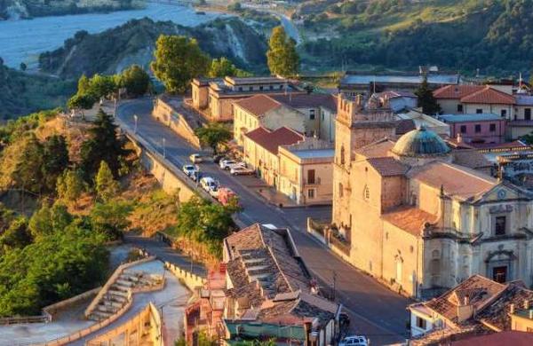 En Italia venden casas a 1 euro en zona 'libre de Covid-19' - SNT