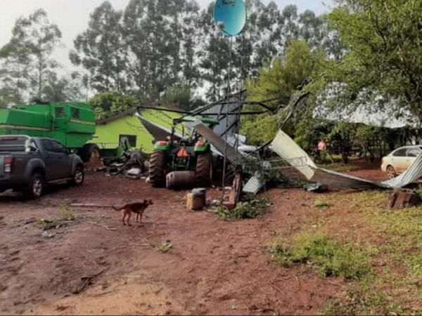 Temporal destruye casas y depósitos en Itapúa Poty