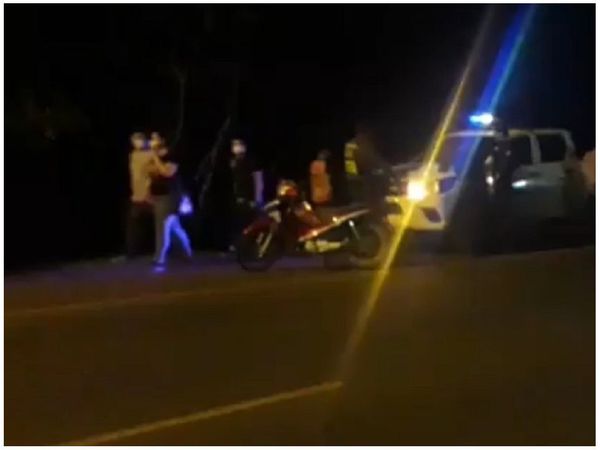 Joven cayó de la moto al desmayarse y falleció