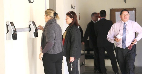 Atención funcionarios públicos: Gobierno apunta a limitar los cargos de confianza