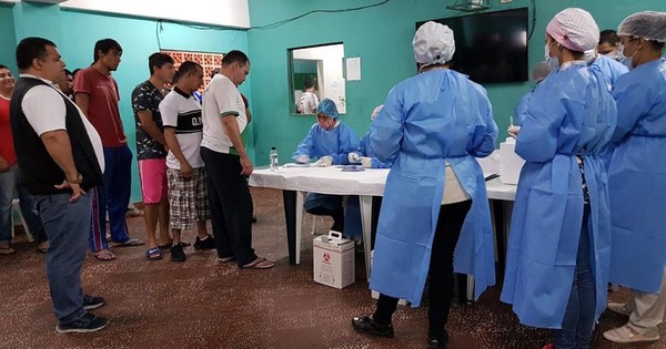 Aplican vacunas contra la influenza a reclusos y agentes penitenciarios de Tacumbú