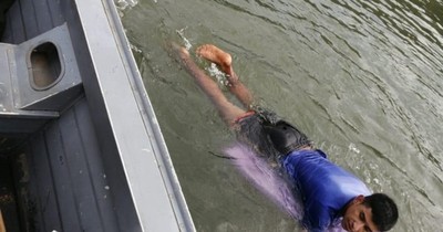 Joven intentó cruzar el Paraná  surfeando y lo detuvieron