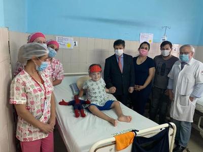 Euclides Acevedo visitó al pequeño Lucas en el Hospital del Trauma - Megacadena — Últimas Noticias de Paraguay