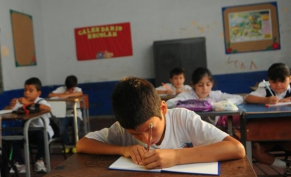 HOY / Consideran muy difícil que las clases presenciales regresen este año