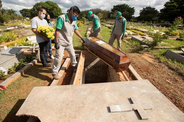 Brasil alcanza los 40.000 muertos por coronavirus y supera los 800.000 casos » Ñanduti