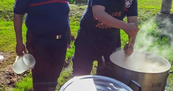 Bombero festejó su cumpleaños con almuerzo solidario y ayudó a 100 personas