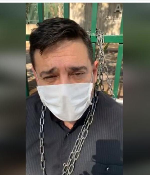Encadenado para desencadenar al pueblo, afirma senador