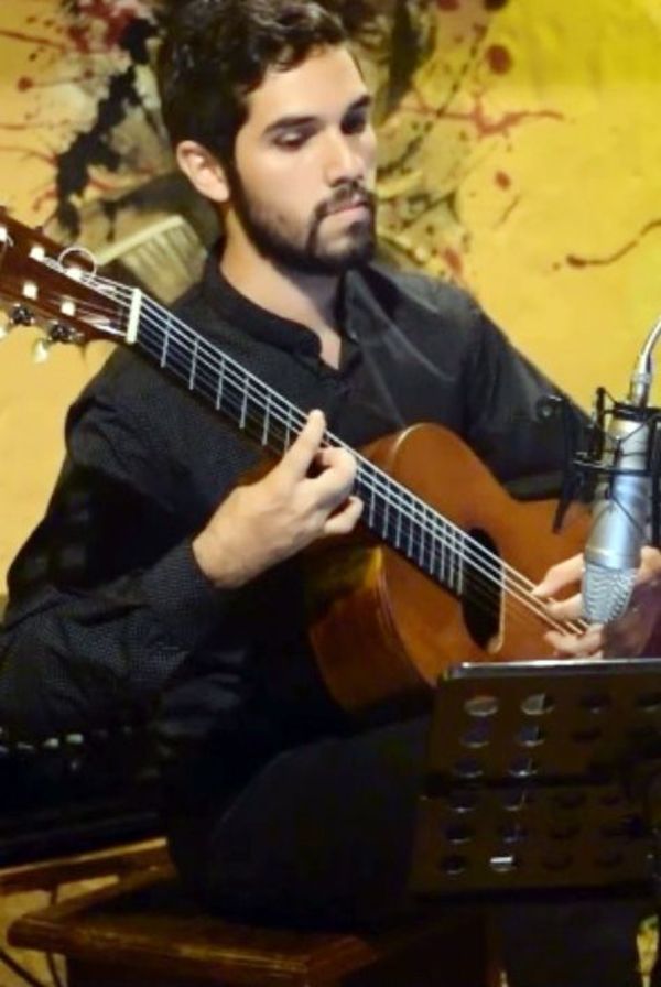 Julio Cristaldo al son de la guitarra española - Artes y Espectáculos - ABC Color