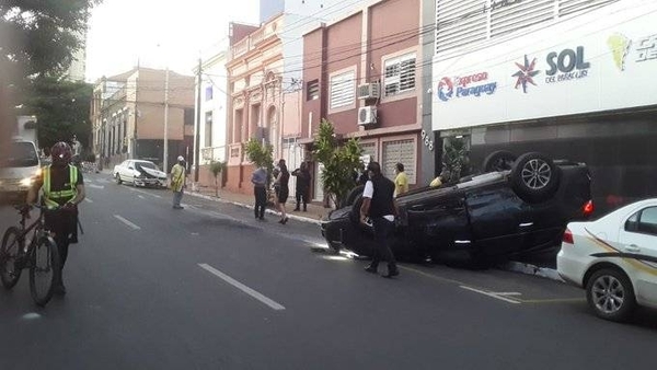 HOY / Periodista Rehnfeldt es trasladada a sanatorio tras accidente en microcentro