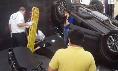 PERIODISTA INVOLUCRADA EN APARATOSO ACCIDENTE EN PLENO MICROCENTRO ASUNCENO