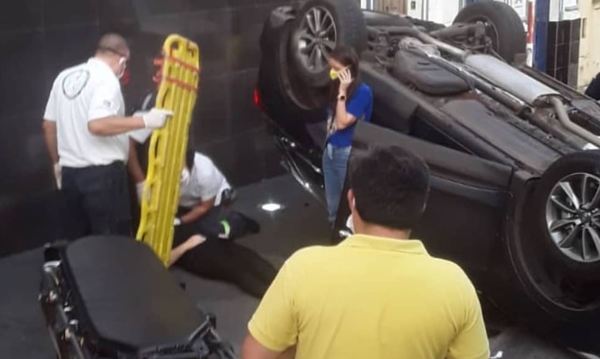 PERIODISTA INVOLUCRADA EN APARATOSO ACCIDENTE EN PLENO MICROCENTRO ASUNCENO