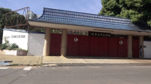 HOY / El MEC reubicará a estudiantes del colegio Chiang Kai Shek, tras su cierre definitivo