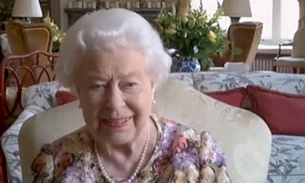 HOY / La reina Isabel II participa en su primera videollamada a los 94 años