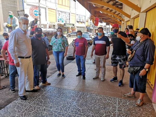 Pequeños comerciantes recibieron víveres de la municipalidad de Pedro Juan Caballero