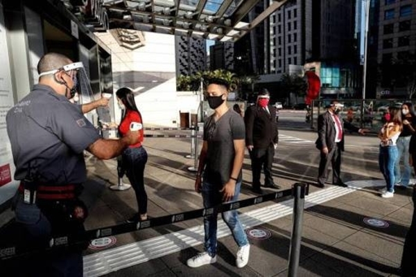 HOY / Sao Paulo y Río reabren centros comerciales en plena aceleración de COVID-19