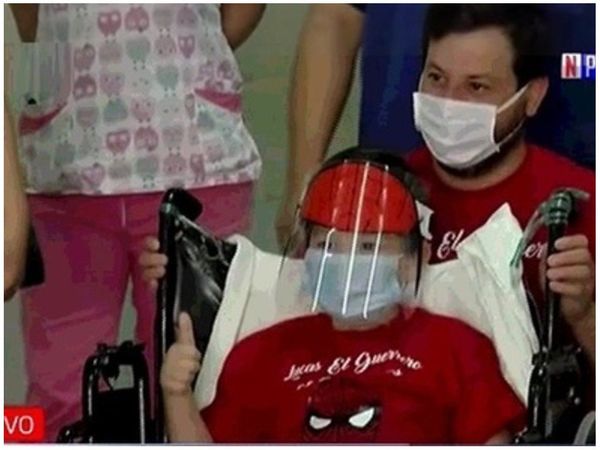Lucas ya está en su casa: salió del hospital caminando y con ganas de jugar