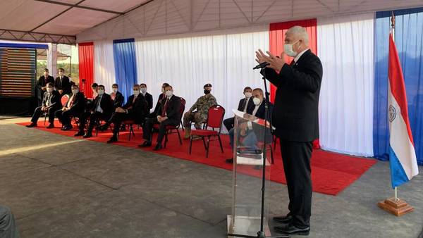 Ministro Wiens pidió orar en pleno acto público – Prensa 5