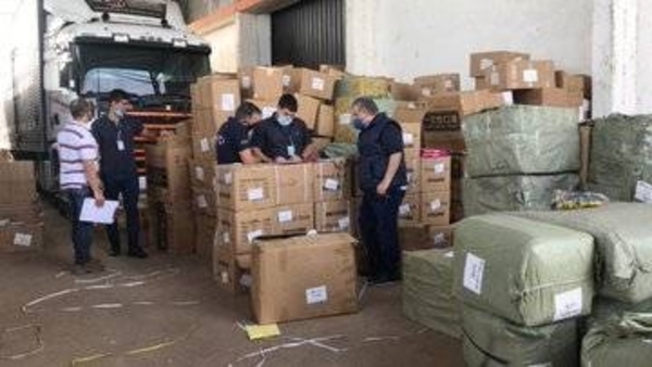 HOY / Incautan millones de mascarillas y batas de bioseguridad: hay 7 aduaneros en la mira