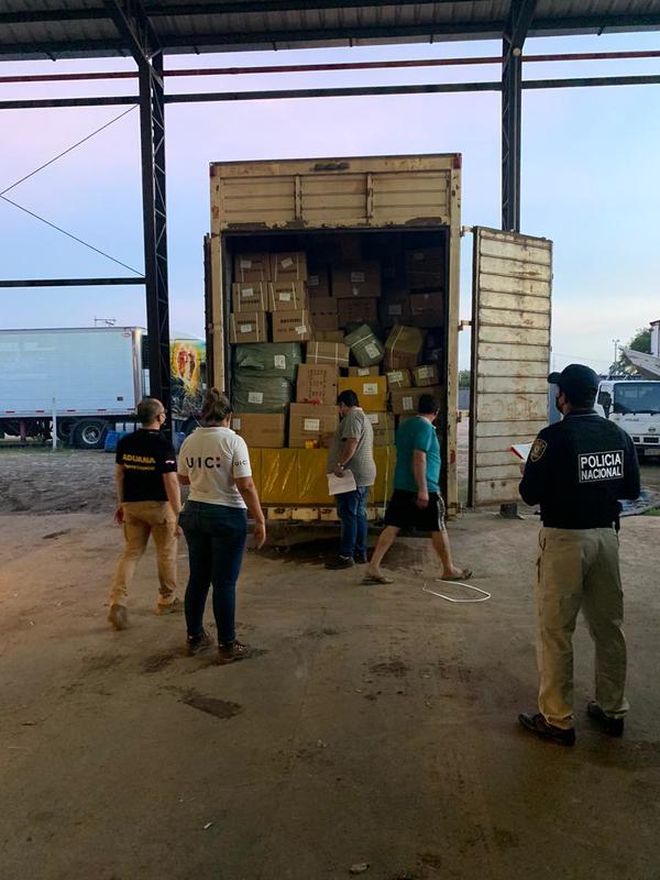 Incautan mascarillas y batas de bioseguridad que habrían ingresado al país de contrabando » Ñanduti