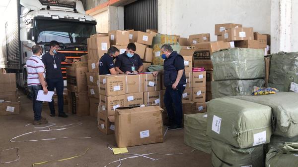 Funcionarios aduaneros estarían implicados en cargamento que ingresó de contrabando - Megacadena — Últimas Noticias de Paraguay