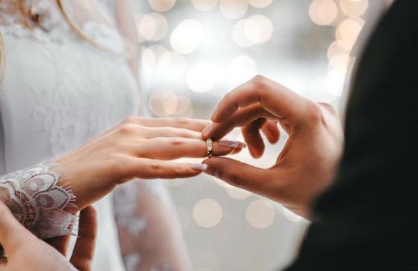 Una novia es diagnosticada con coronavirus y todos los invitados a la boda terminan en cuarentena - SNT