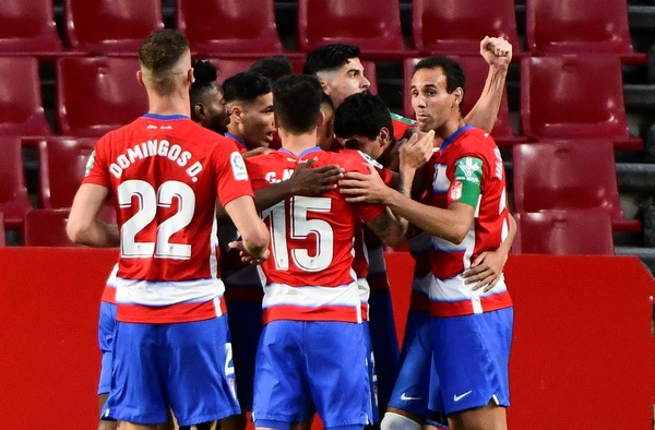 Granada remonta a Getafe y sonríe en la reanudación