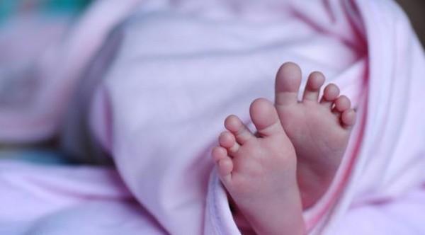 BEBÉ DE 18 MESES, VÍCTIMA DE GOLPES Y SUPUESTO ABUSO, EN TERAPIA INTENSIVA