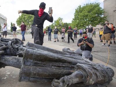 Estatuas de Colón vandalizadas en varias ciudades de EEUU